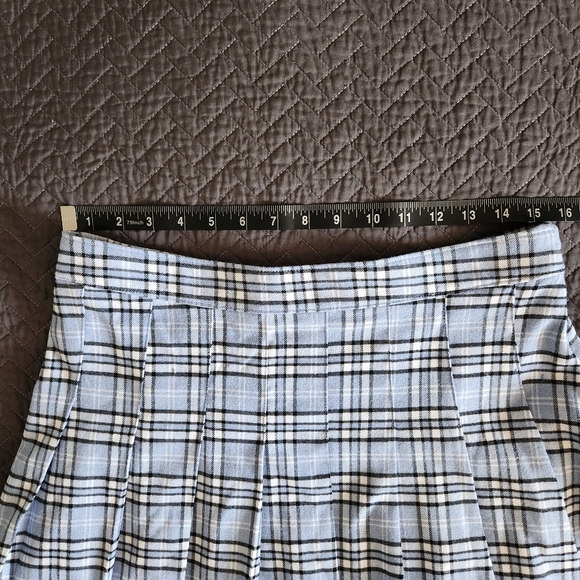 Hollister Ultra High-Rise Junior's Pleated Mini Skirt Light Blue Plaid Sz. Large - Picture 13 of 15